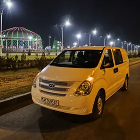 Hyundai H-1 2012