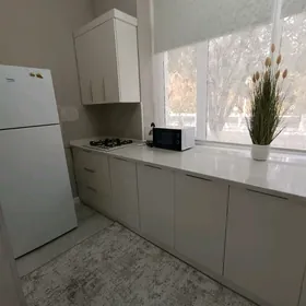 Высоко потолоч, 3 ком, 1 этаж