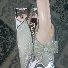 шлепки на каблуках