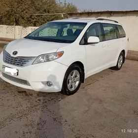 Toyota Sienna 2010
