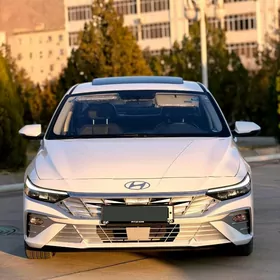 Hyundai Elantra 2025