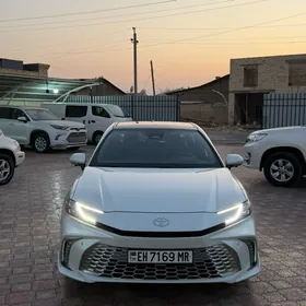 Toyota Camry Hybrid 2025