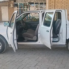 Nissan Navara 2001