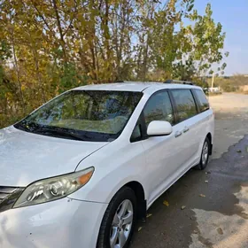 Toyota Sienna 2011