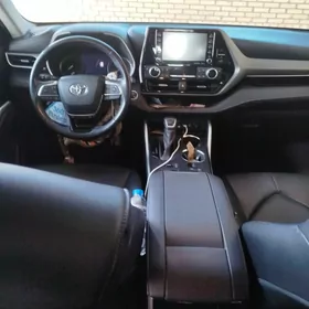 Toyota Highlander 2021