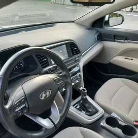 Hyundai Elantra 2020