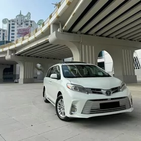 Toyota Sienna 2018