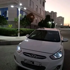 Hyundai Accent 2012