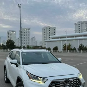 Toyota Highlander 2021