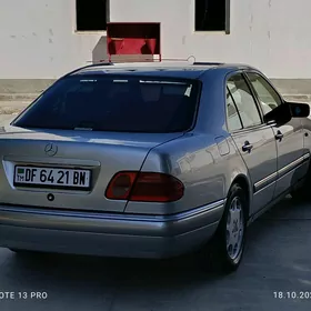 Mercedes-Benz E320 2001