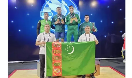 Türkmen agyr atletikaçylary Tähranda Fajr Cup ýaryşynda 8 altyn medal gazandylar