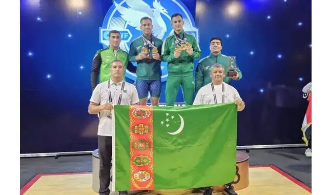 Туркменские штангисты взяли 8 золотых медалей на турнире Fajr Cup в Тегеране