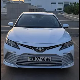 Toyota Camry 2021