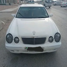 Mercedes-Benz E320 2001