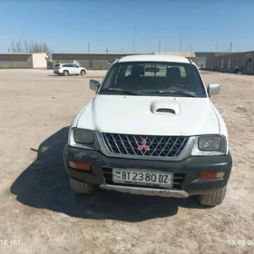 Mitsubishi L200 2002