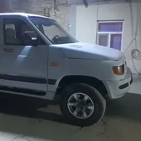 UAZ 469 2002