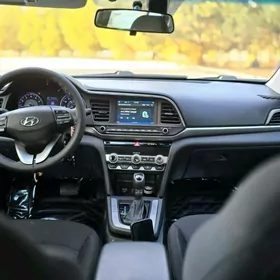 Hyundai Elantra 2020