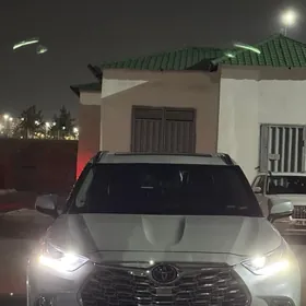 Toyota Highlander 2021