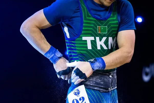 Туркменские штангисты взяли 8 золотых медалей на турнире Fajr Cup в Тегеране
