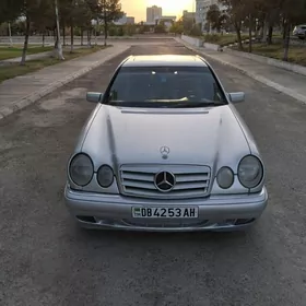 Mercedes-Benz E320 1996
