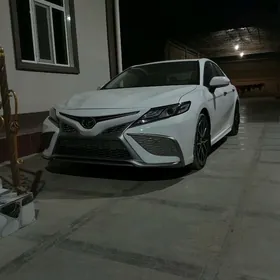 Toyota Camry 2021