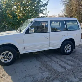 Mitsubishi Montero 1995