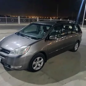 Toyota Sienna 2004