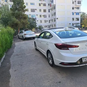 Hyundai Elantra 2020