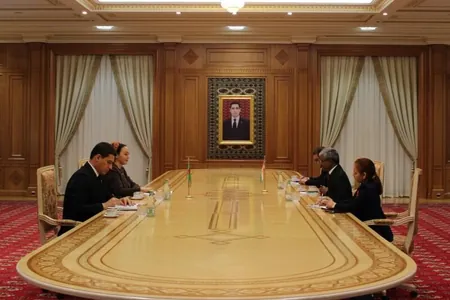 Спикер Меджлиса встретилась с послом Индии