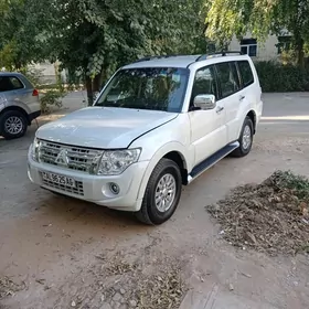 Mitsubishi Pajero 2014