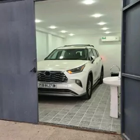 Toyota Highlander 2021