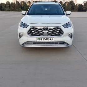 Toyota Highlander 2021