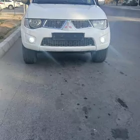 Mitsubishi L200 2010