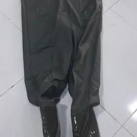 Kombinzon Suwda geyilyan esik