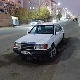 Mercedes-Benz 300E 1990