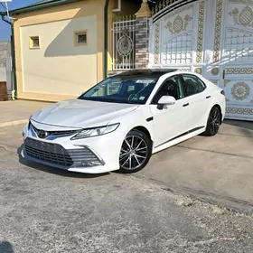 Toyota Camry 2021