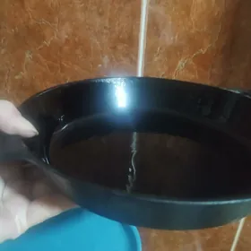 Чугунный казан и сковордка