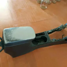 Бардачки между сиденьями