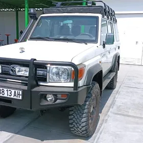 Toyota Land Cruiser 2010