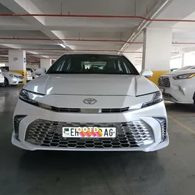 Toyota Camry Hybrid 2025