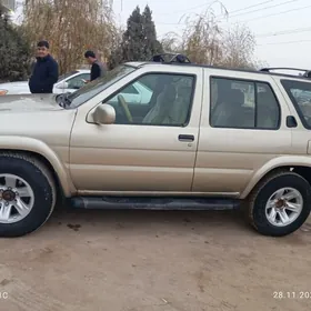 Nissan Pathfinder 2002