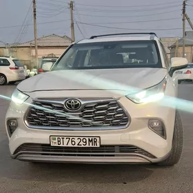 Toyota Highlander 2021