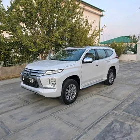 Mitsubishi Pajero 2020