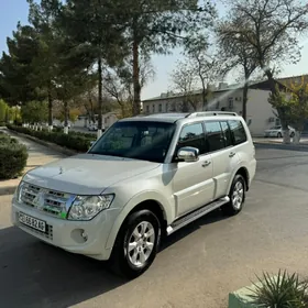 Mitsubishi Pajero 2014