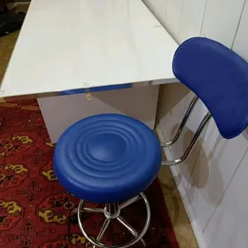 косметСтол и кресло