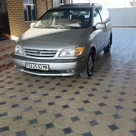 Toyota Sienna 2002