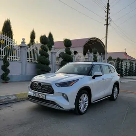 Toyota Highlander 2022