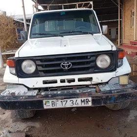 Toyota Hilux 2000