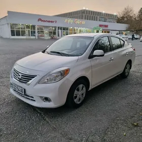 Nissan Versa 2013