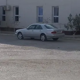 Mercedes-Benz E320 2001